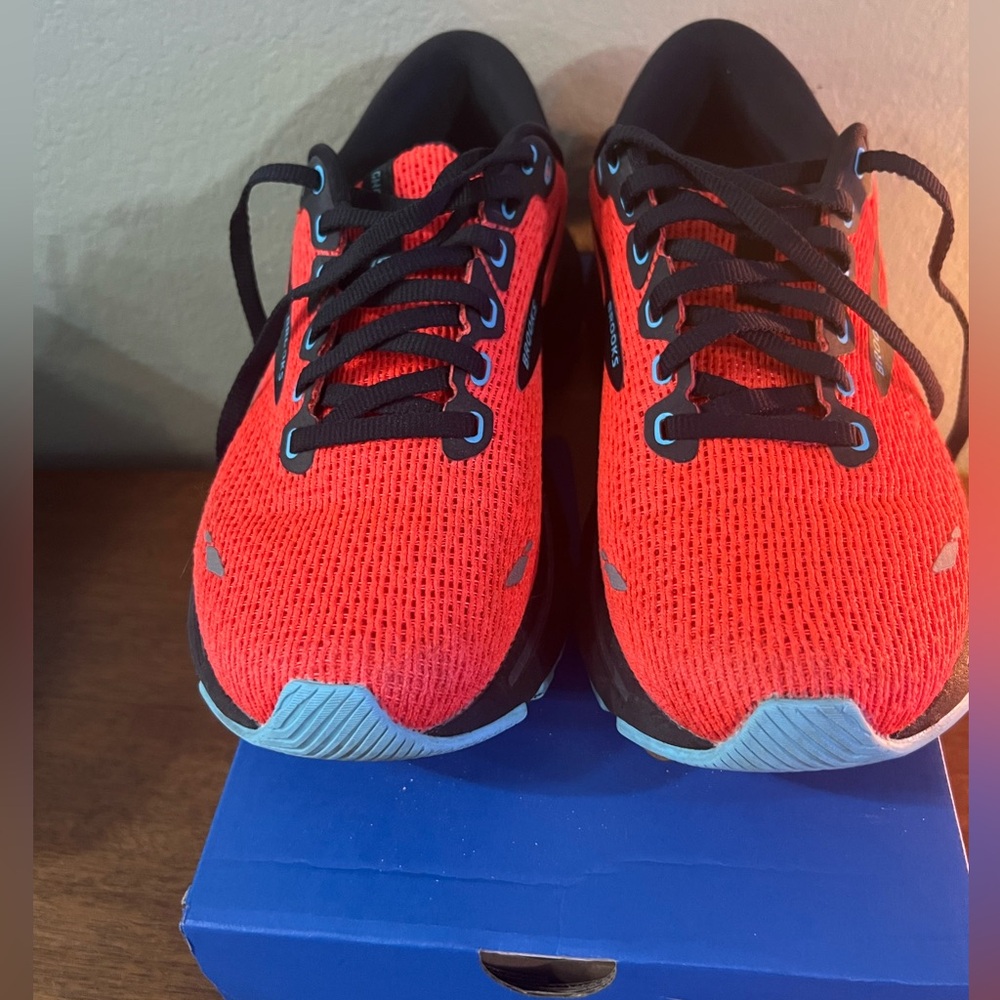 Brooks Ghost 15 Women’s Running Shoes - 8M. Color - Coral/Black/Blue